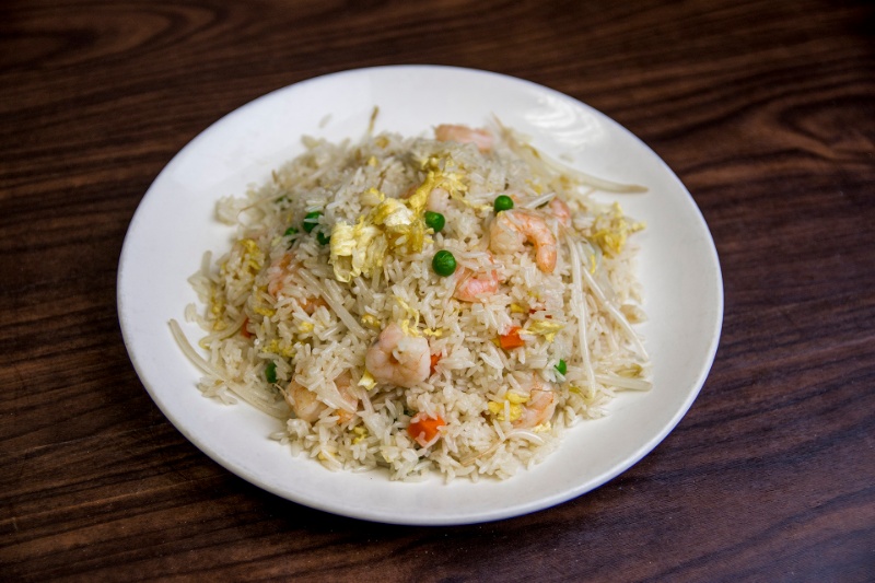 r03. fried rice (choice of shrimp) 虾仁炒饭